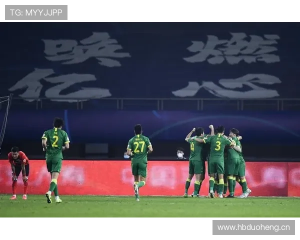 中超联赛激战正酣 北京国安与上海上港展开焦点对决 - 副本 (2) - 副本 中超联赛激战正酣 北京国安与上海上港展开焦点对决 - 副本 (2) - 副本